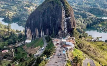 Pasadía Guatapé y Medellín